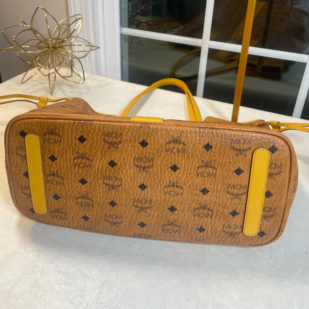 MCM Visetos Medium Liz Reversible Shopper Tote in Cognac and Yellow Leather - Picture 13 of 17